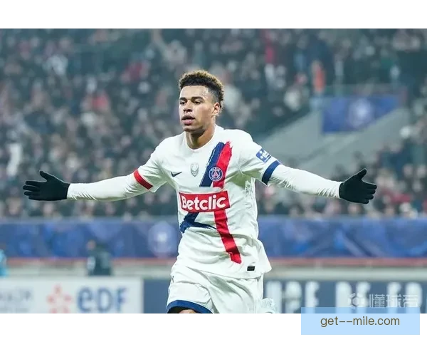 巴黎圣日耳曼以6000万欧元签下19岁法国边锋德西雷杜埃震动足坛