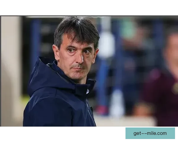 比利亚雷亚尔赛季初解雇主教练塞蒂恩引发的变动与挑战分析