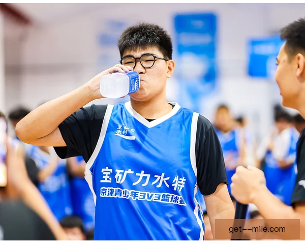 男篮比赛补水策略升级，末节体能分配更合理
